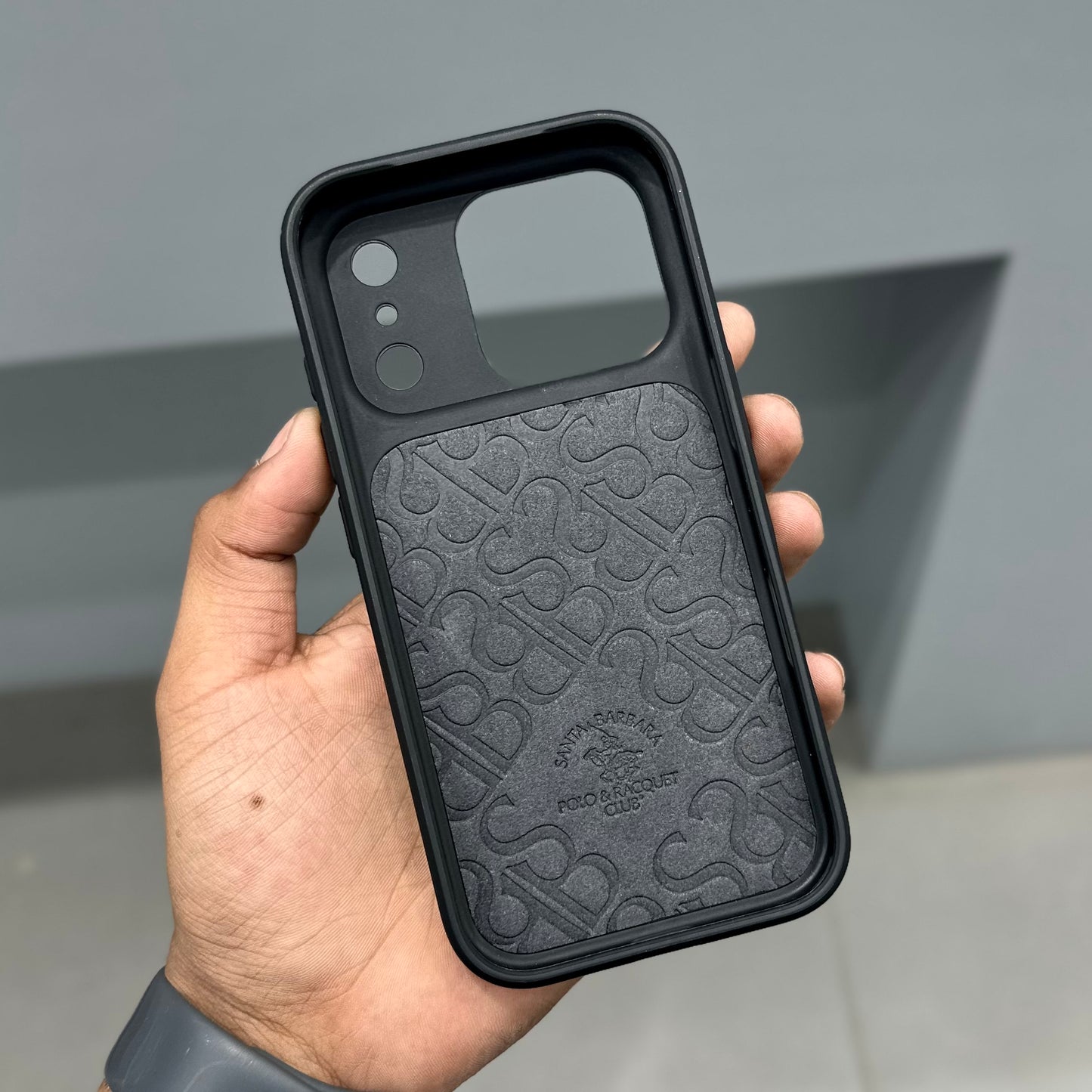 Santa Barbara Knight Case with Magsafe-Black ( No. 2024 ) 17 Series