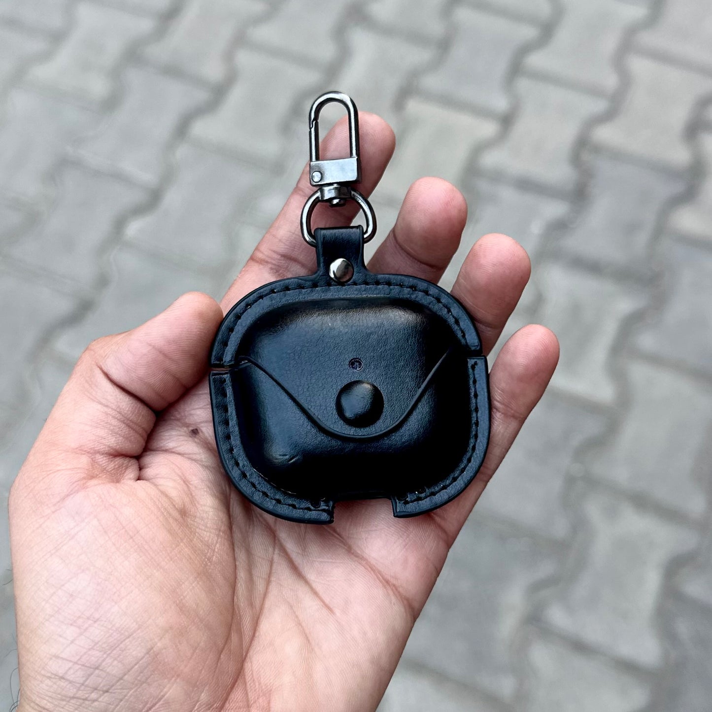 L Locket Airpods Case ( No. 1653 )
