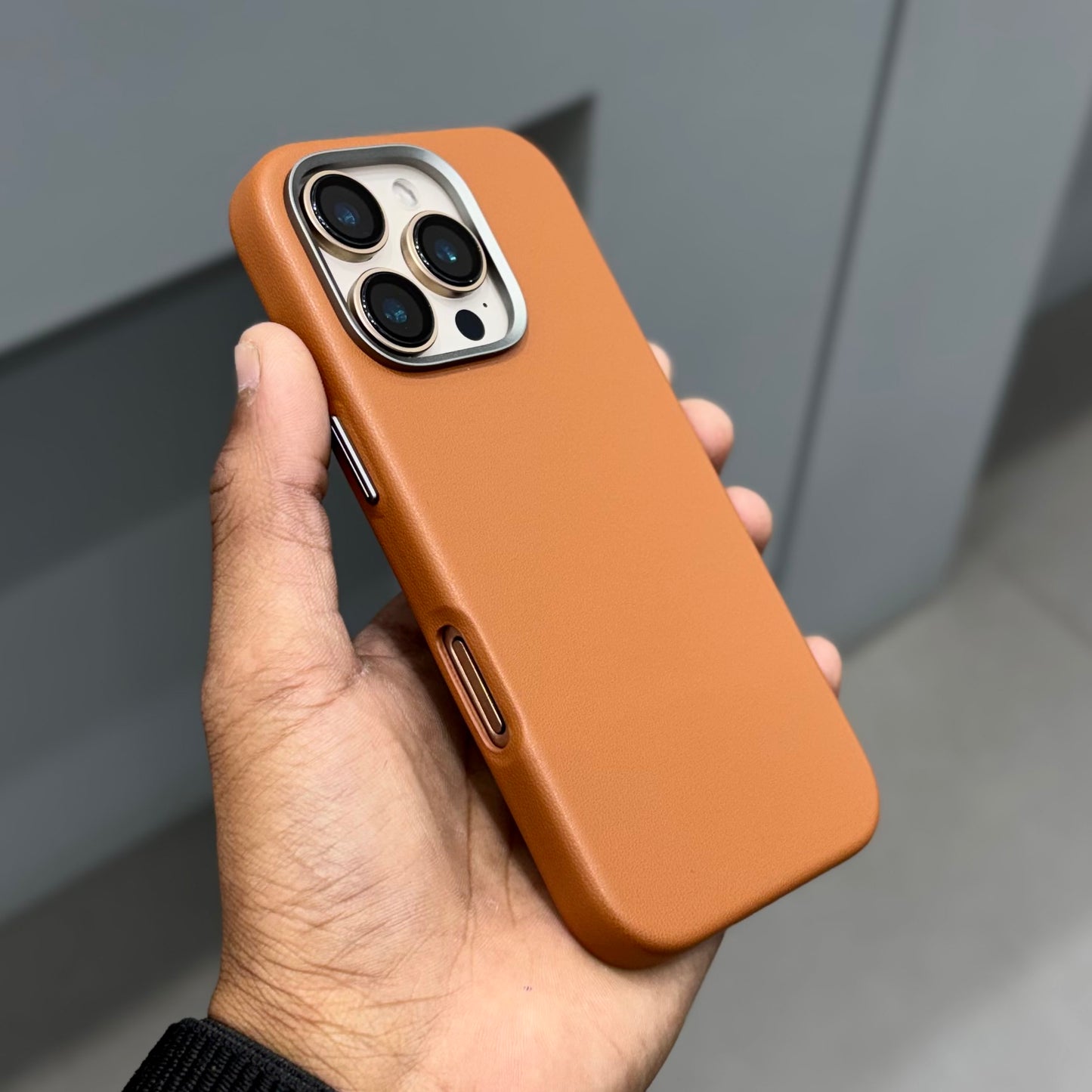 XUNDO R Leather Magsafe Case - Brown ( No. 2252 )