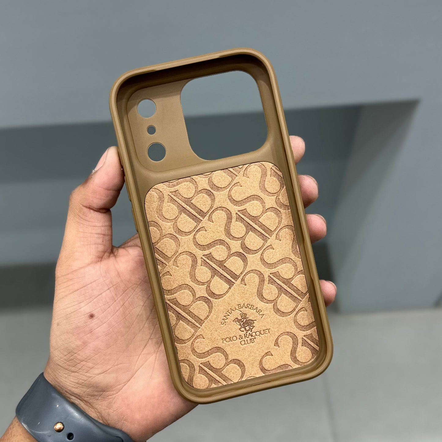 Santa Barbara Questa-Brown with Magsafe Case ( No. 1999 ) 17 Series