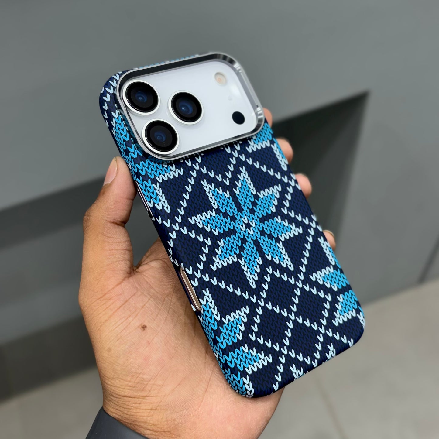 Luxo Blue Flow Magsafe Case ( No. 2179 )