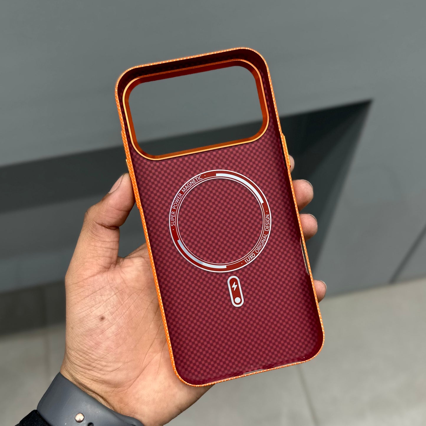 LUXO ORANGE DOTS LINE WITH MAGSAFE CASE ( No. 2684 )