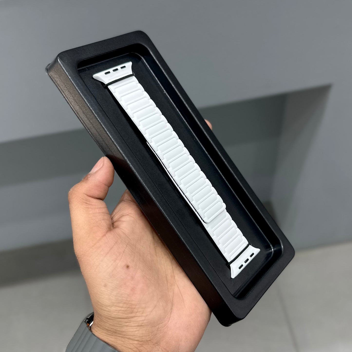 MAGNETIC CLASP STRAP - WHITE ( No. 3195 )