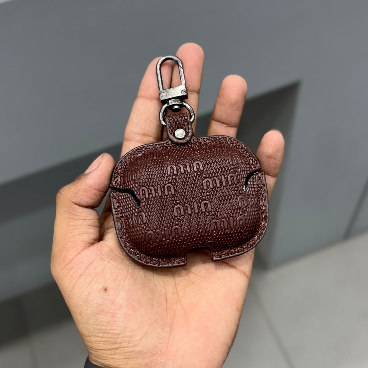 TOTIK AIRPODS CASE - BROWN ( No. 2454 )