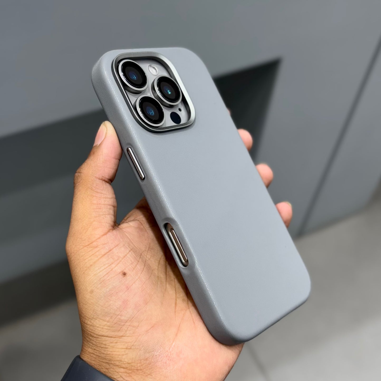 XUNDO R Leather Magsafe Case - Grey ( No. 2253 )