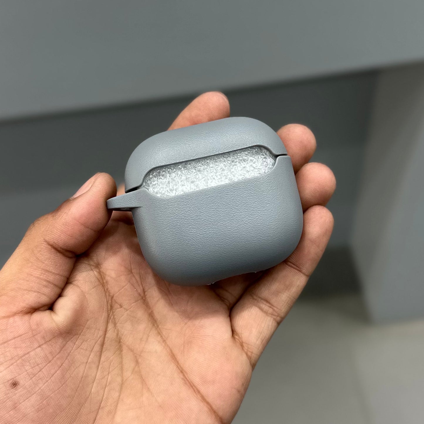 ANUMO LOCK AIRPODS CASE -GREY ( No. 3092 )