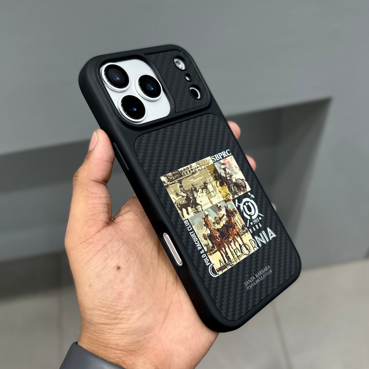 Santa Barbara Elvish Option 01 with Magsafe Case ( No. 1996 ) 17 Series