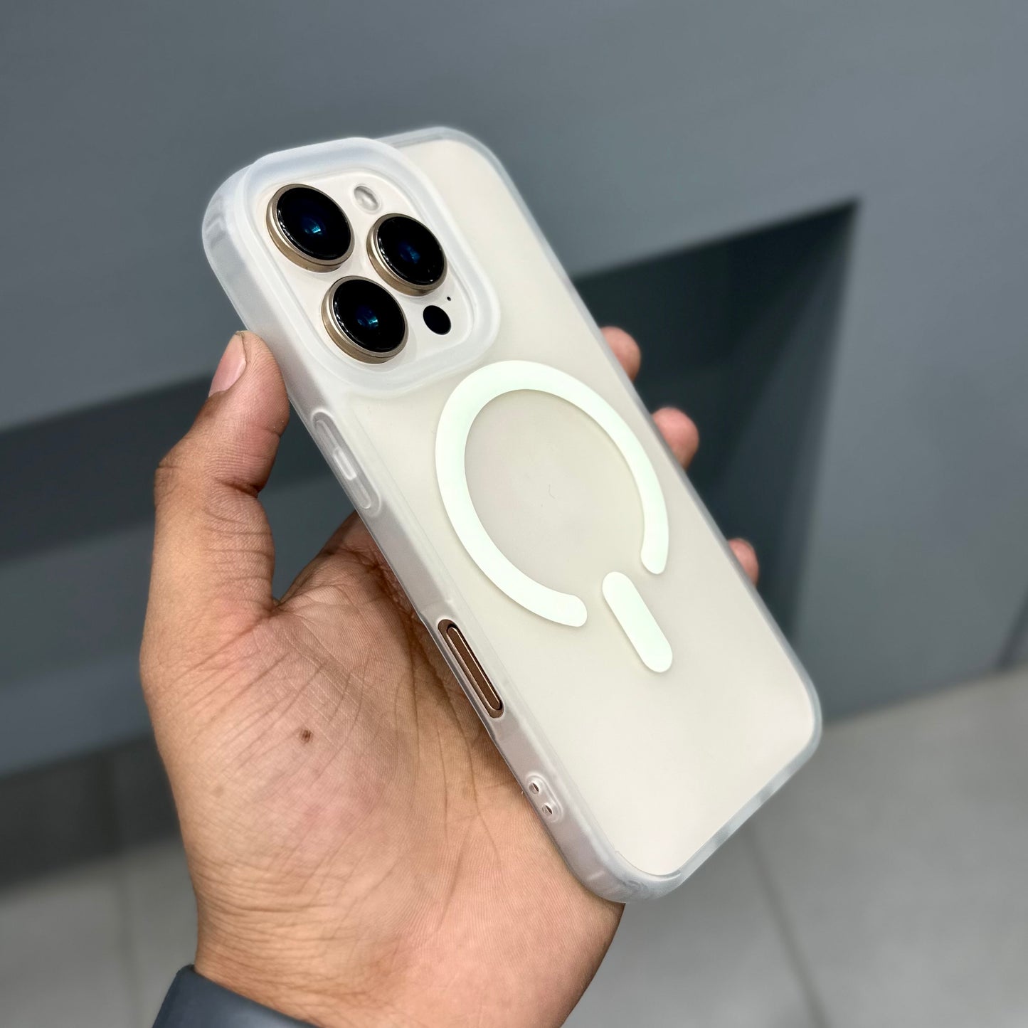 SILKLINE CASE WITH MAGSAFE TPU - WHITE ( No. 2647 )