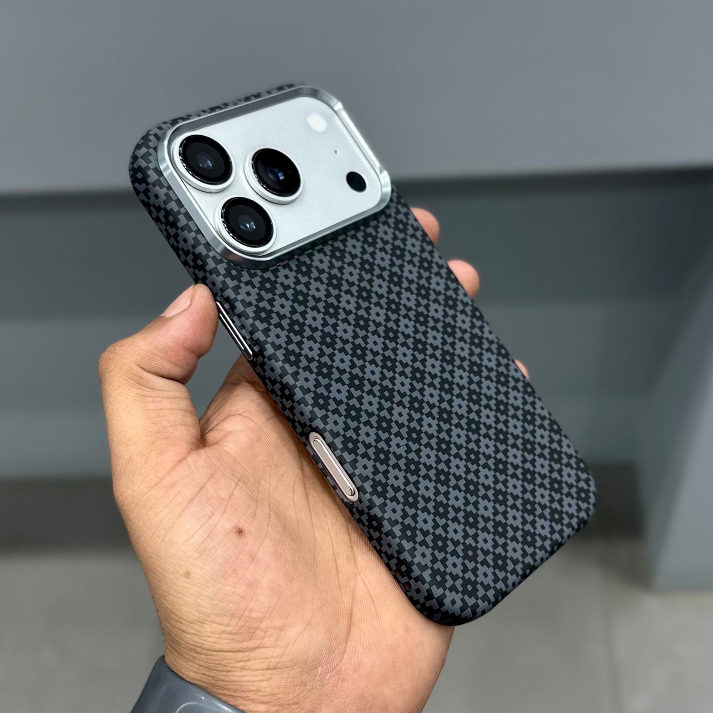 LUXO MAGSAFE CASE - BLACK CROX ( No. 3581 )