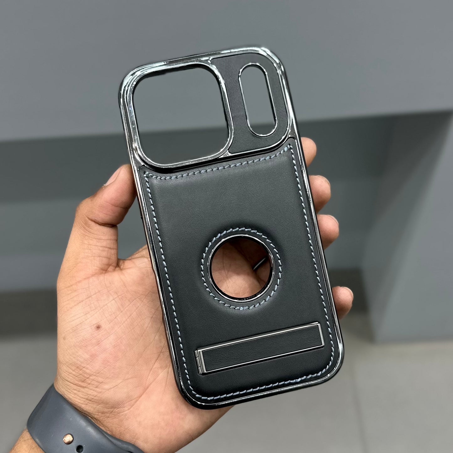 ICON LUXURIOUS WITH STAND - BLACK ( No. 3201 )