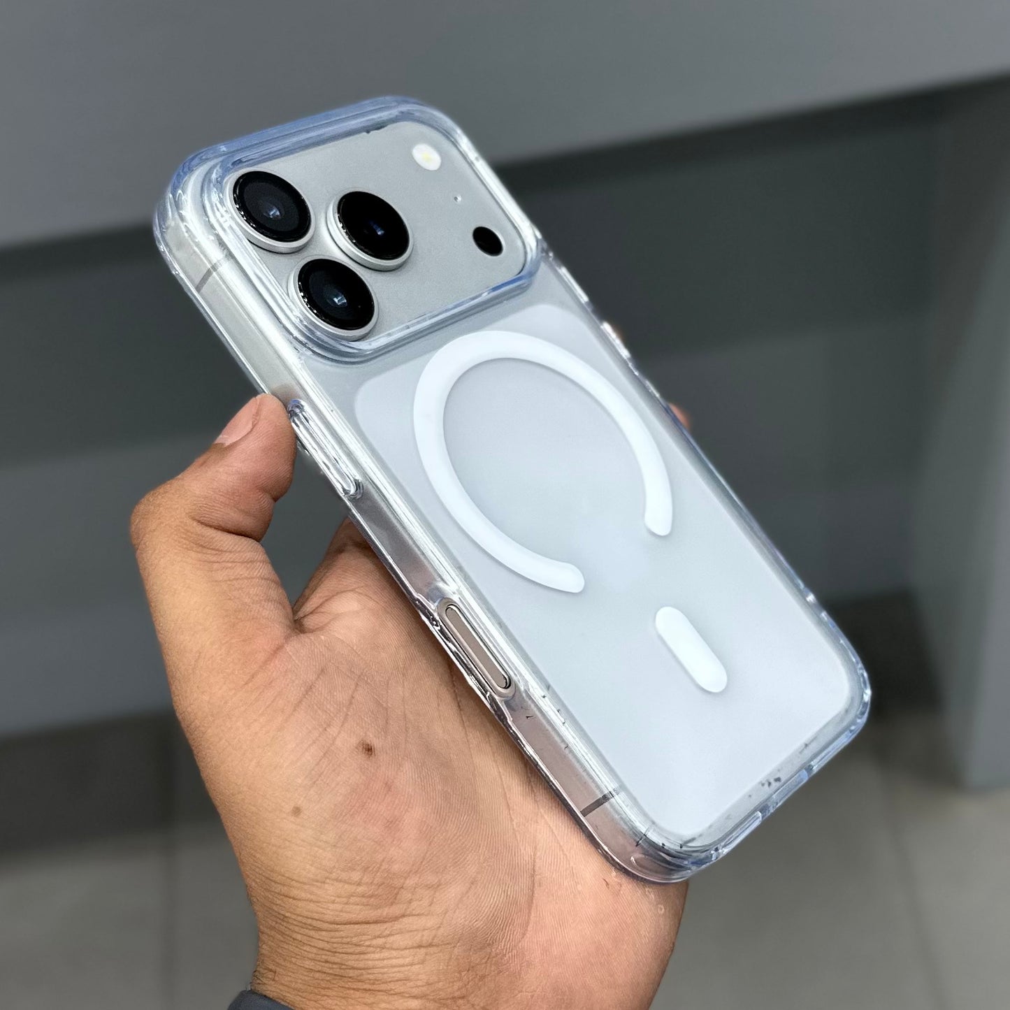 DYN AMYK FROST CASE MAGSAFE ( No. 3708 )