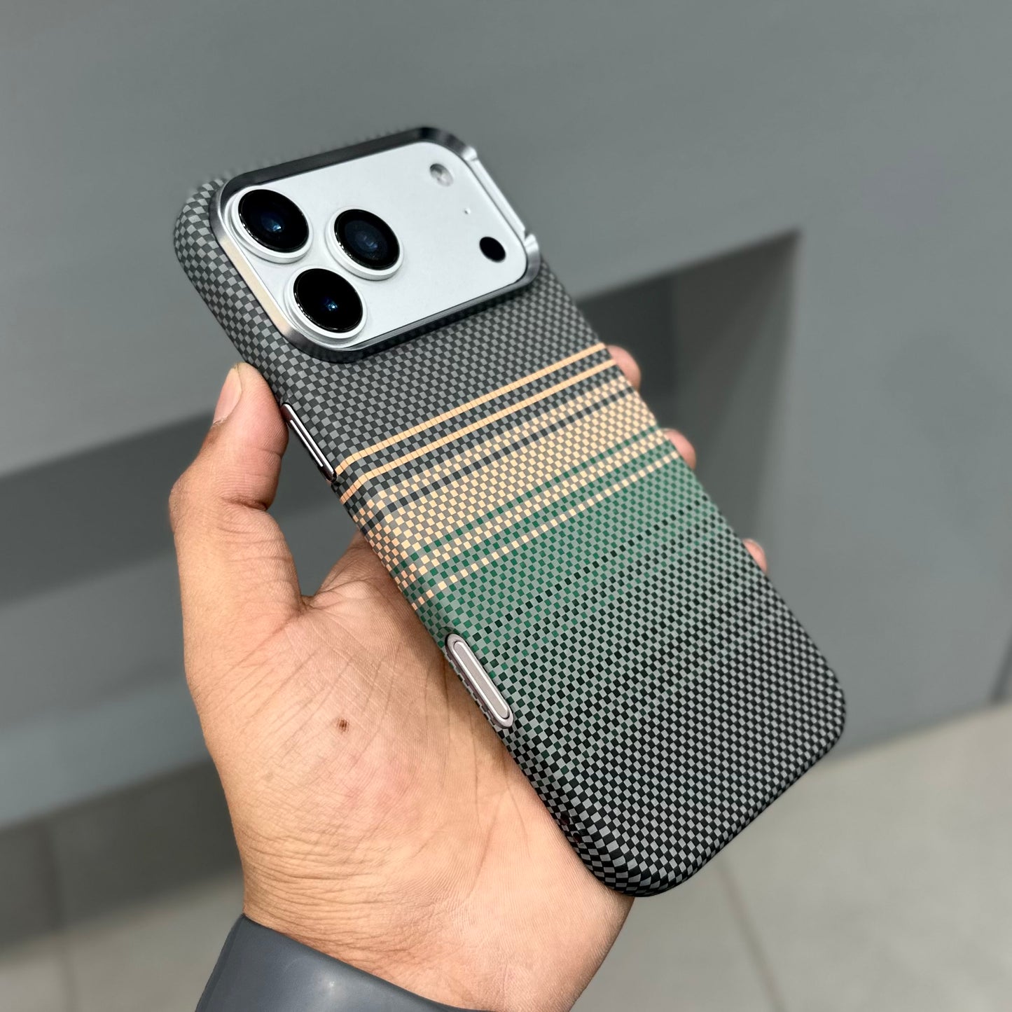 LUXO GREEN LINES WITH MAGSAFE CASE ( No. 2677 )