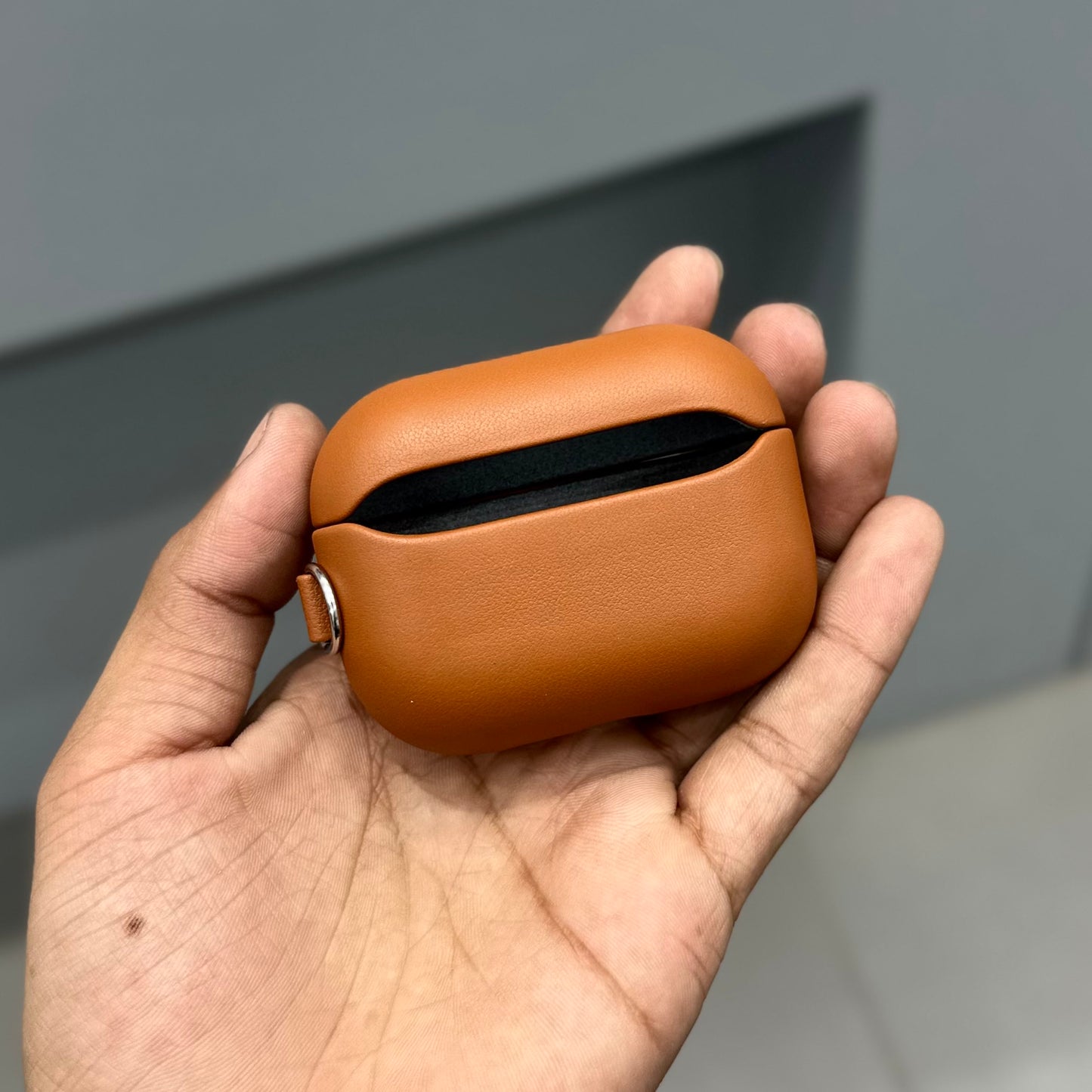 ORWELL SERIES AIRPODS CASE - BROWN ( No. 2864 )