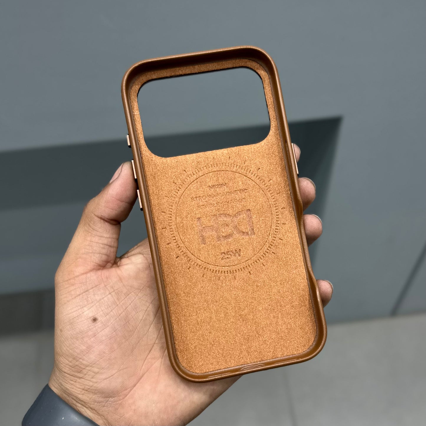 HDB DIVIDING VEGAN LEATHER MAGSAFE CASE - BROWN ( No. 2927 )