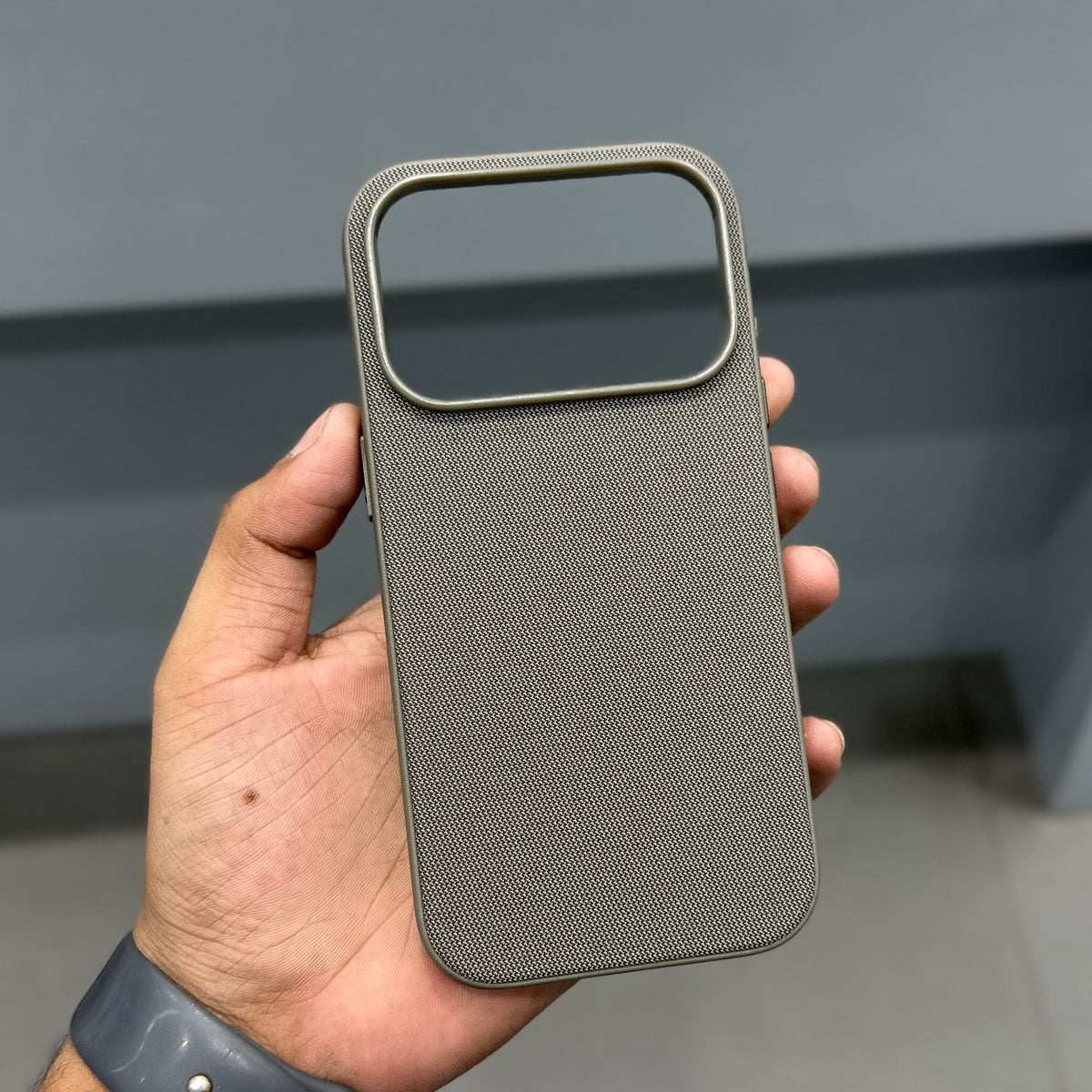 CMAQ WOVEN PRO MAGSAFE CASE - WARM GREY ( No. 4147 )