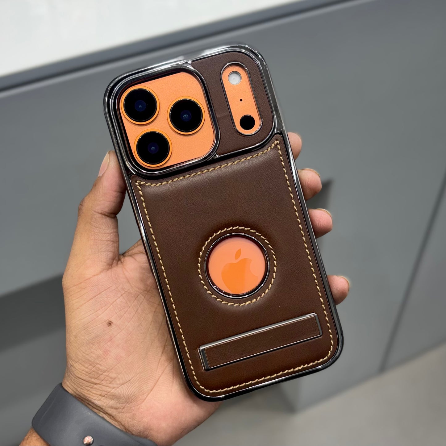 Icon Luxurious with stand - Brown ( No. 2201 )
