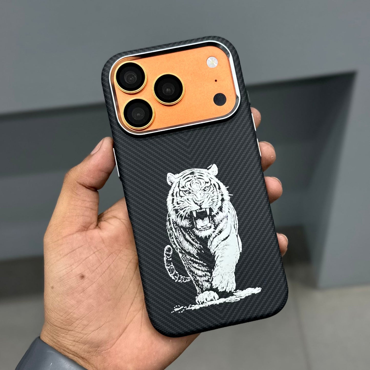 TIGER CARBON MAGSAFE CASE - BLACK ( No. 3731 )