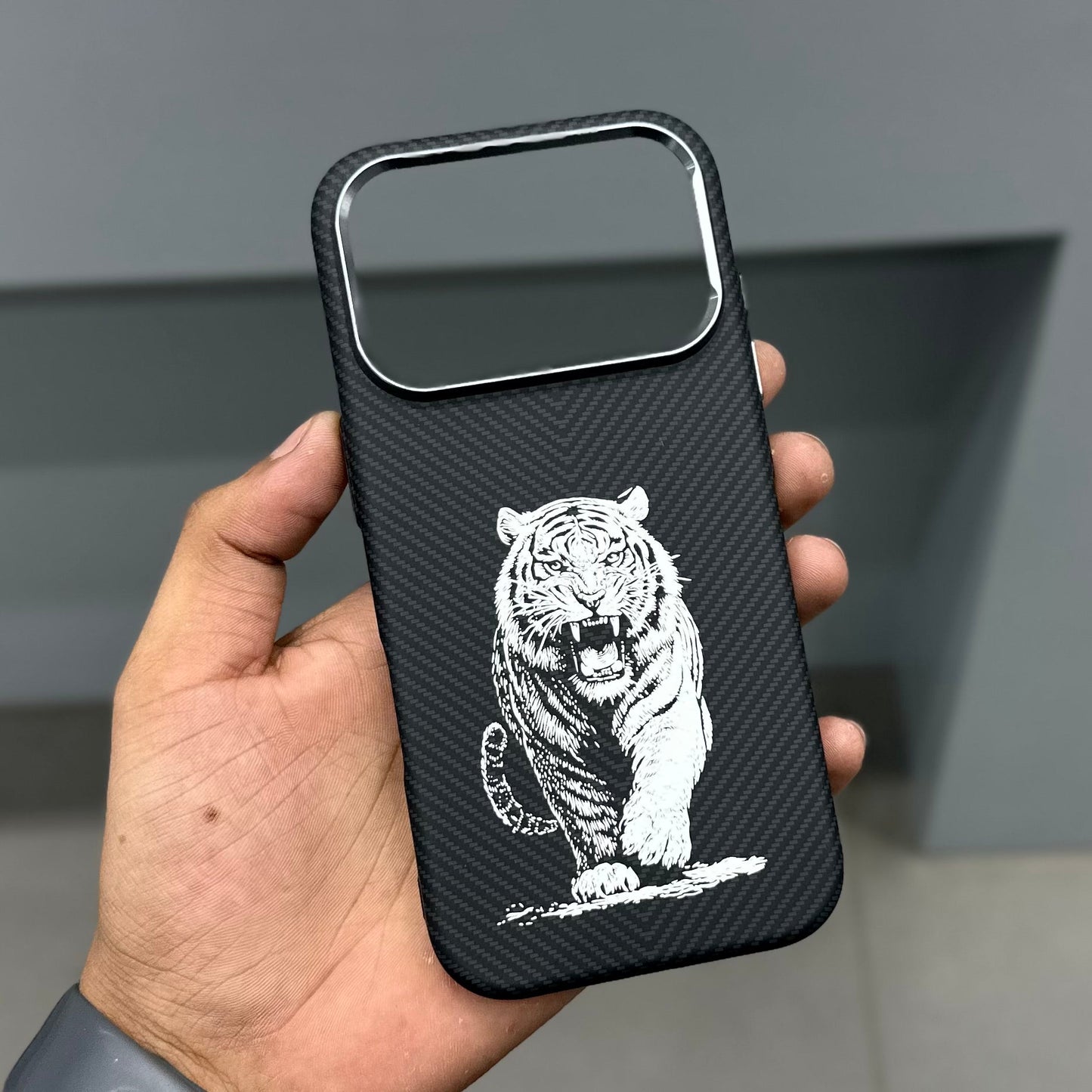 TIGER CARBON MAGSAFE CASE - BLACK ( No. 3731 )