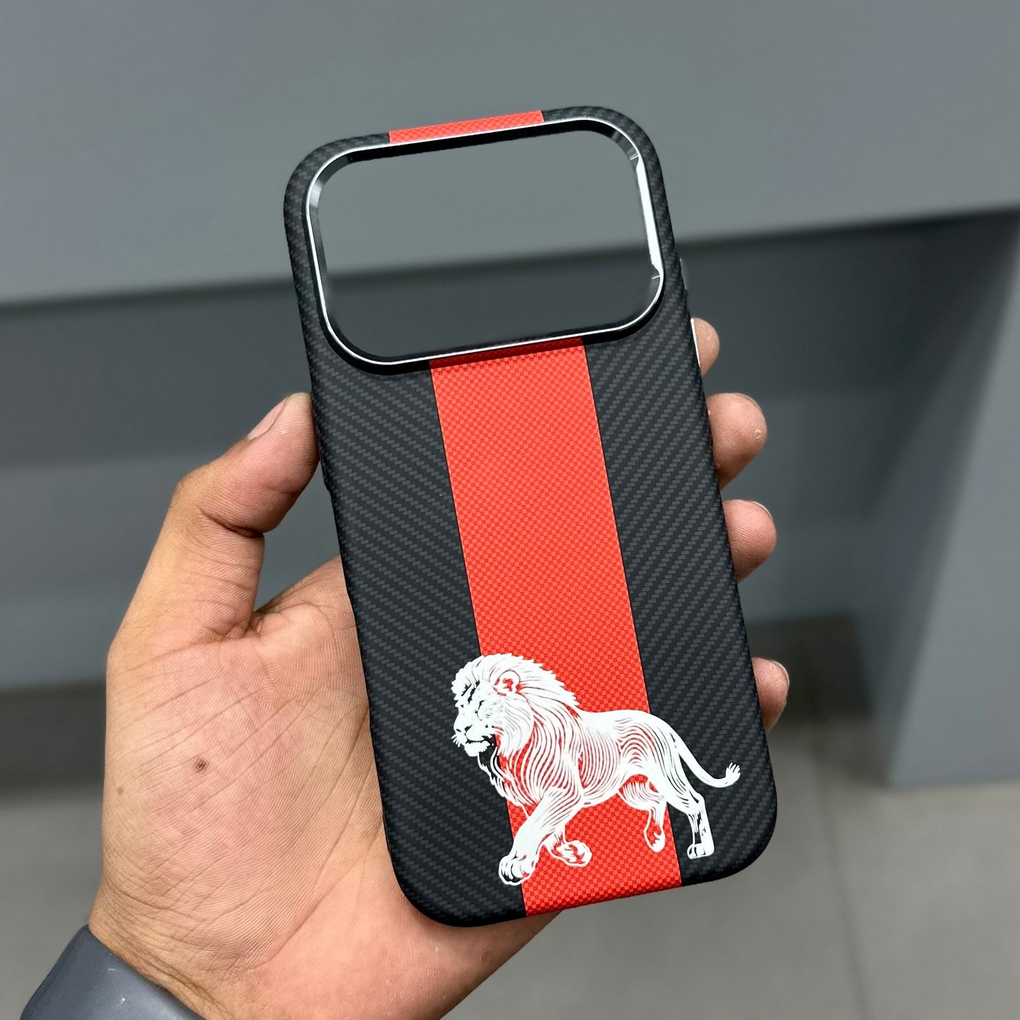 LION CARBON MAGSAFE CASE - BLACK - RED ( No. 3734 )