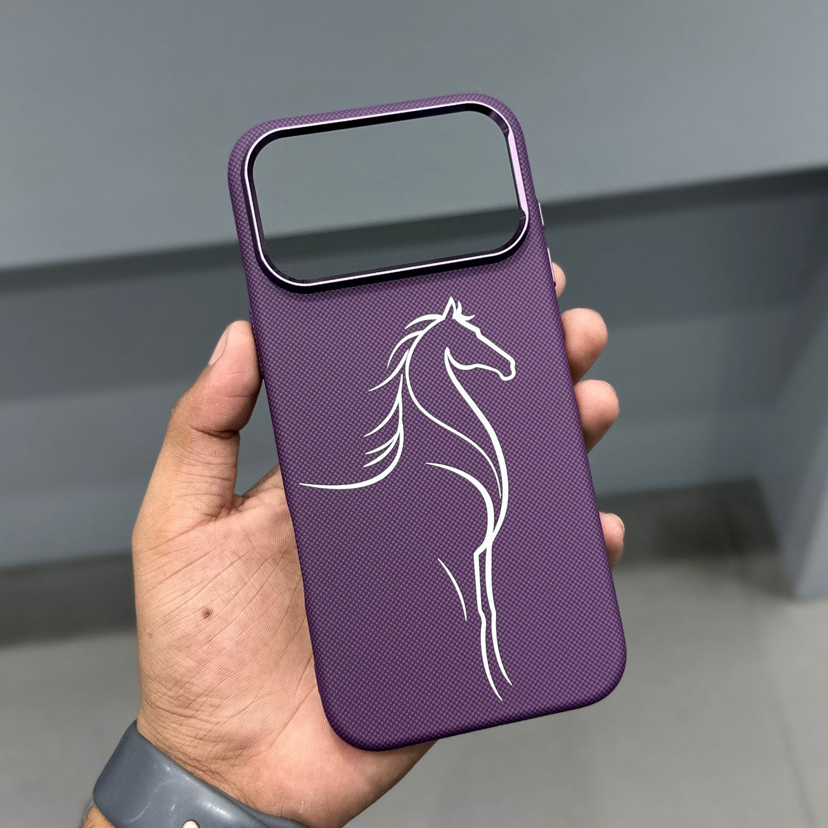 LUXO MAGSAFE CASE - BURGUNDY HORSE ( No. 4061 )