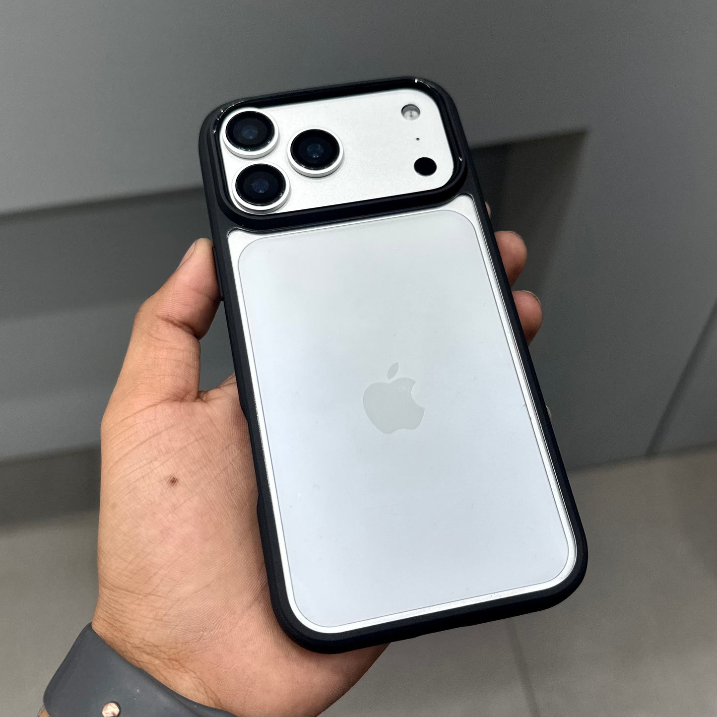 BLACK FRAME CRYSTAL CASE ( No. 2820 )