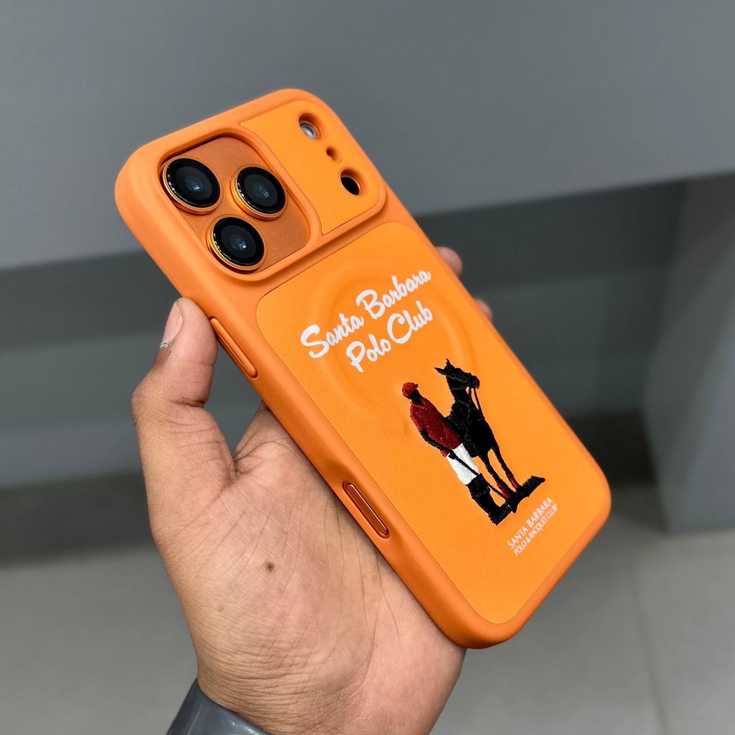 Santa Barbara Questa-Orange with Magsafe Case ( No. 2002 ) 17 Series