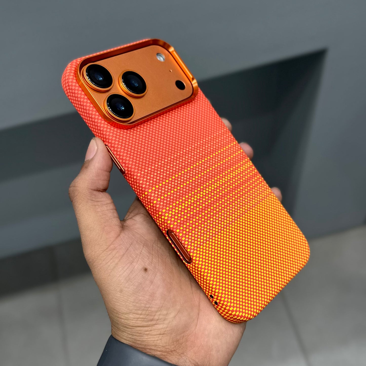 LUXO ORANGE LINE WITH MAGSAFE CASE ( No. 2682 )