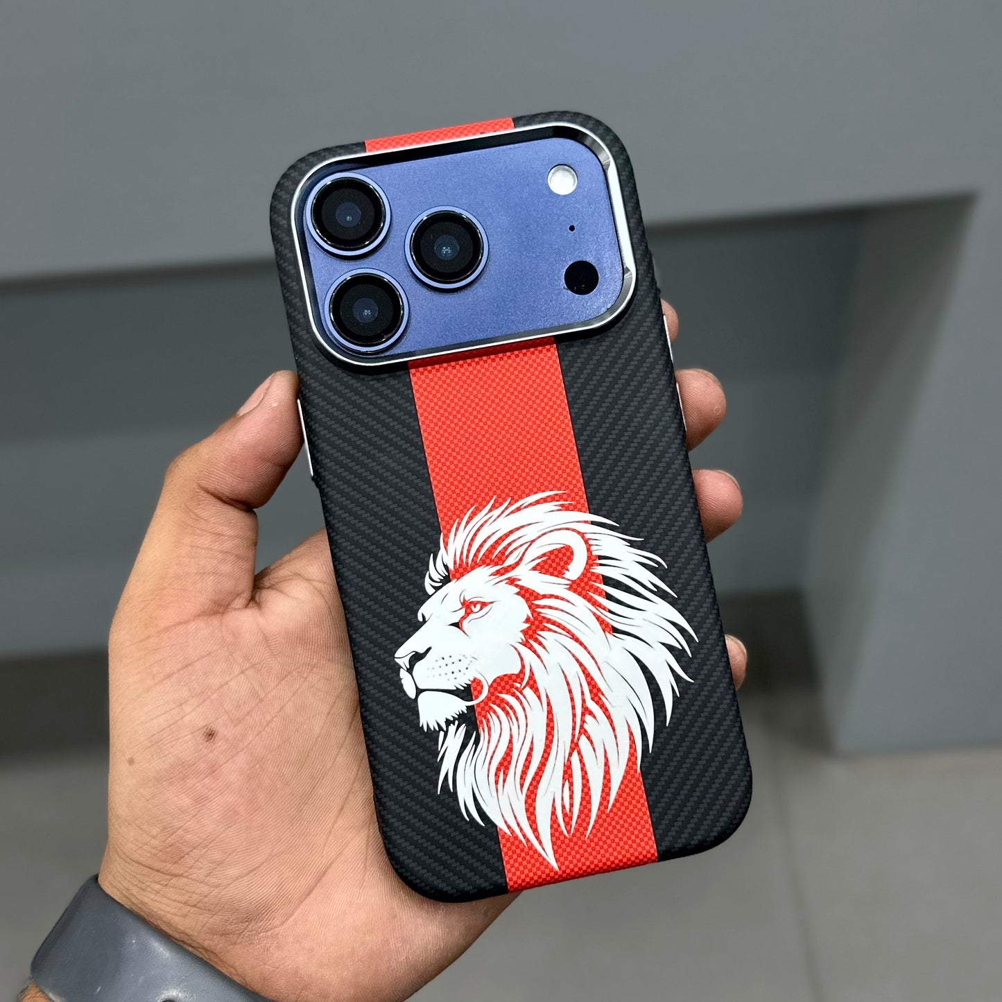 LION CARBON MAGSAFE CASE 2.0 - BLACK - RED ( No. 3735 )