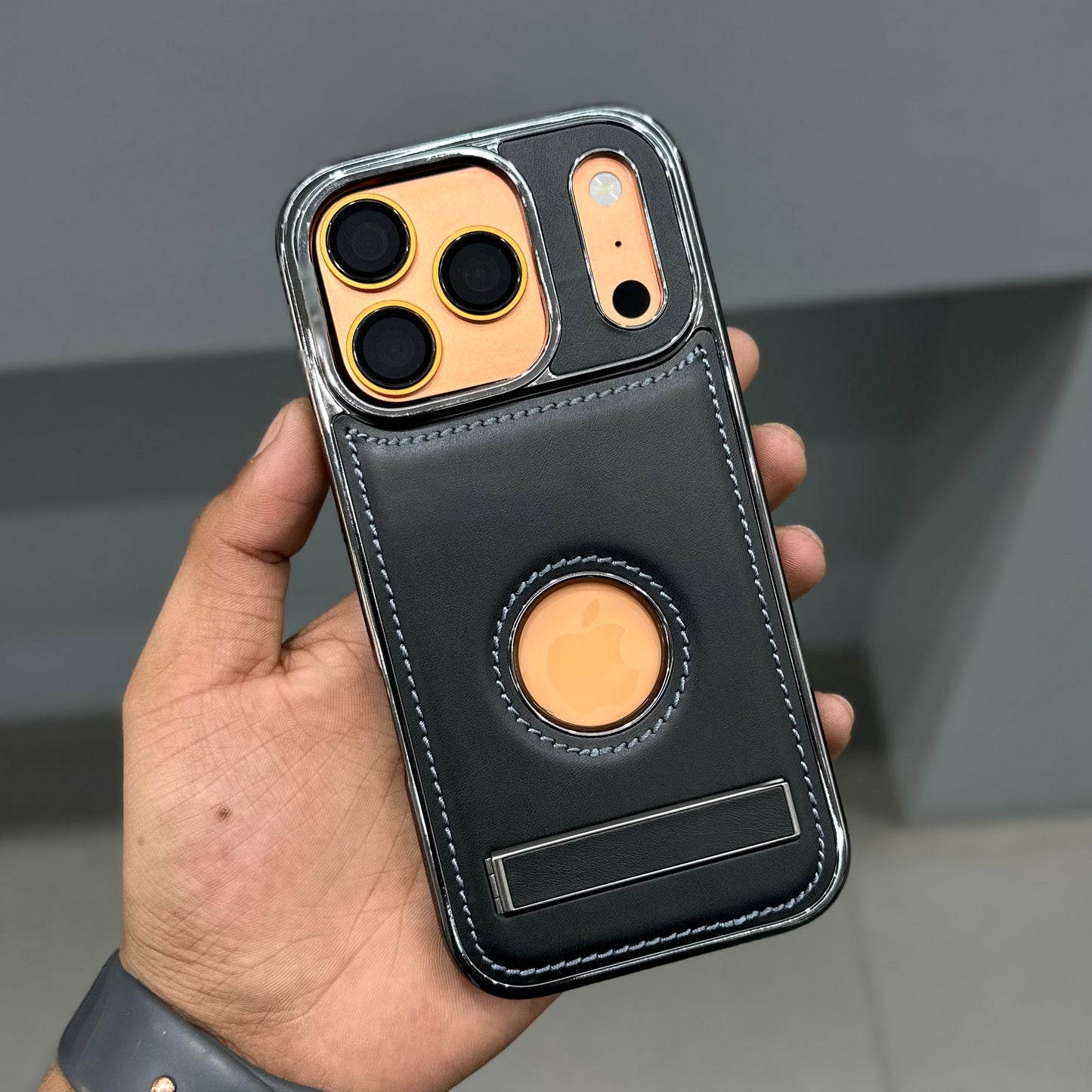 ICON LUXURIOUS WITH STAND - BLACK ( No. 3201 )