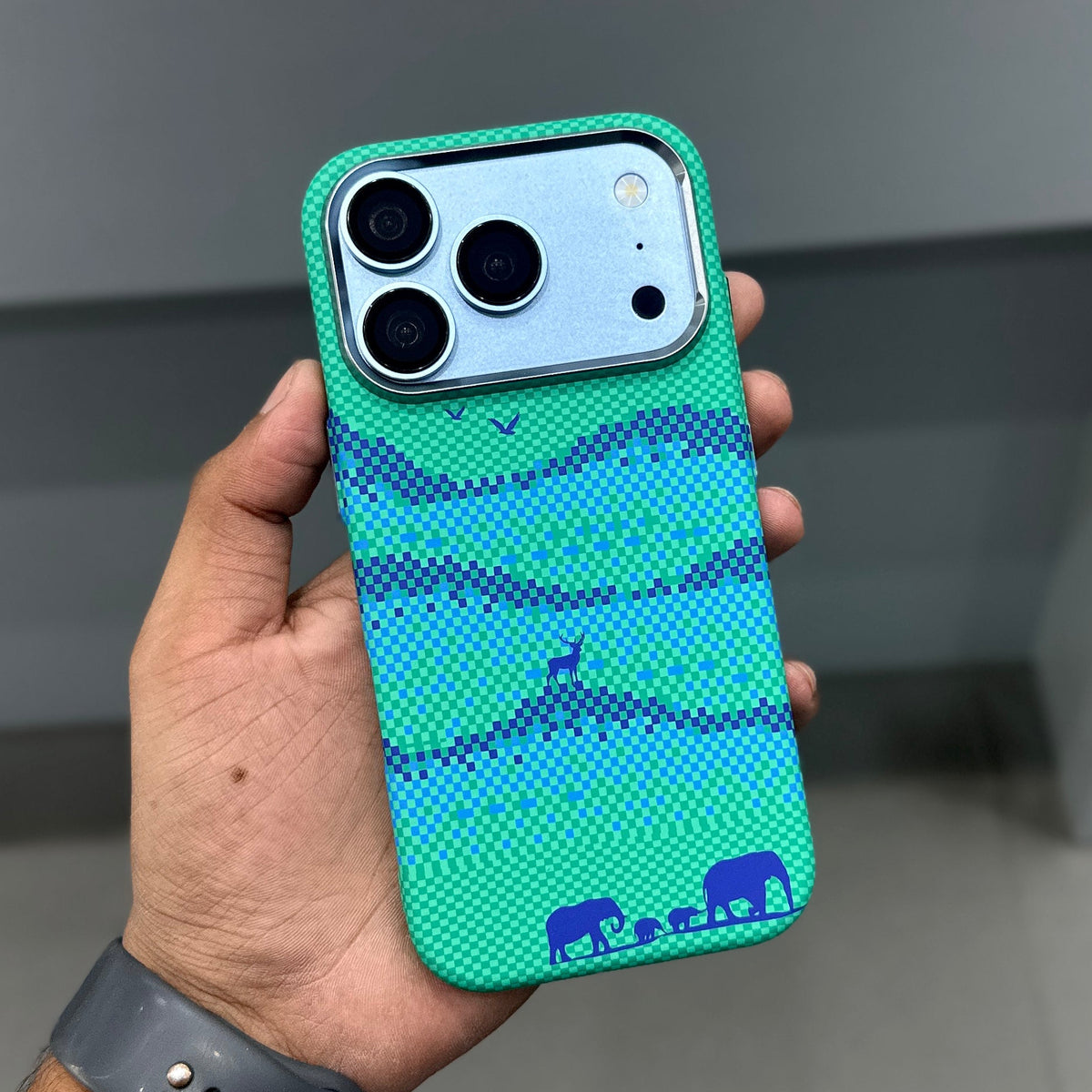 LUXO MAGSAFE CASE GREEN ANIMAL ( No. 3688 )