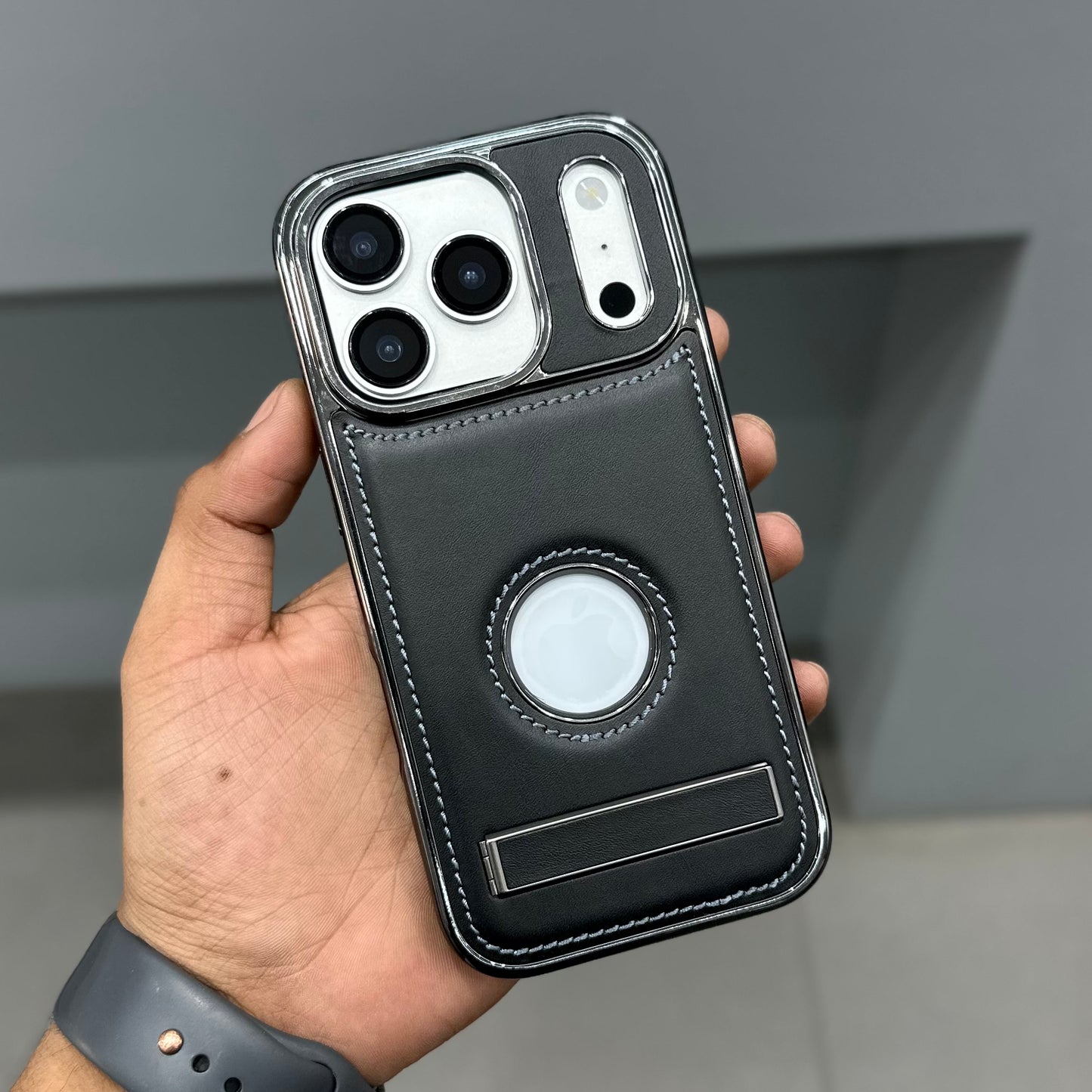 ICON LUXURIOUS WITH STAND - BLACK ( No. 3201 )