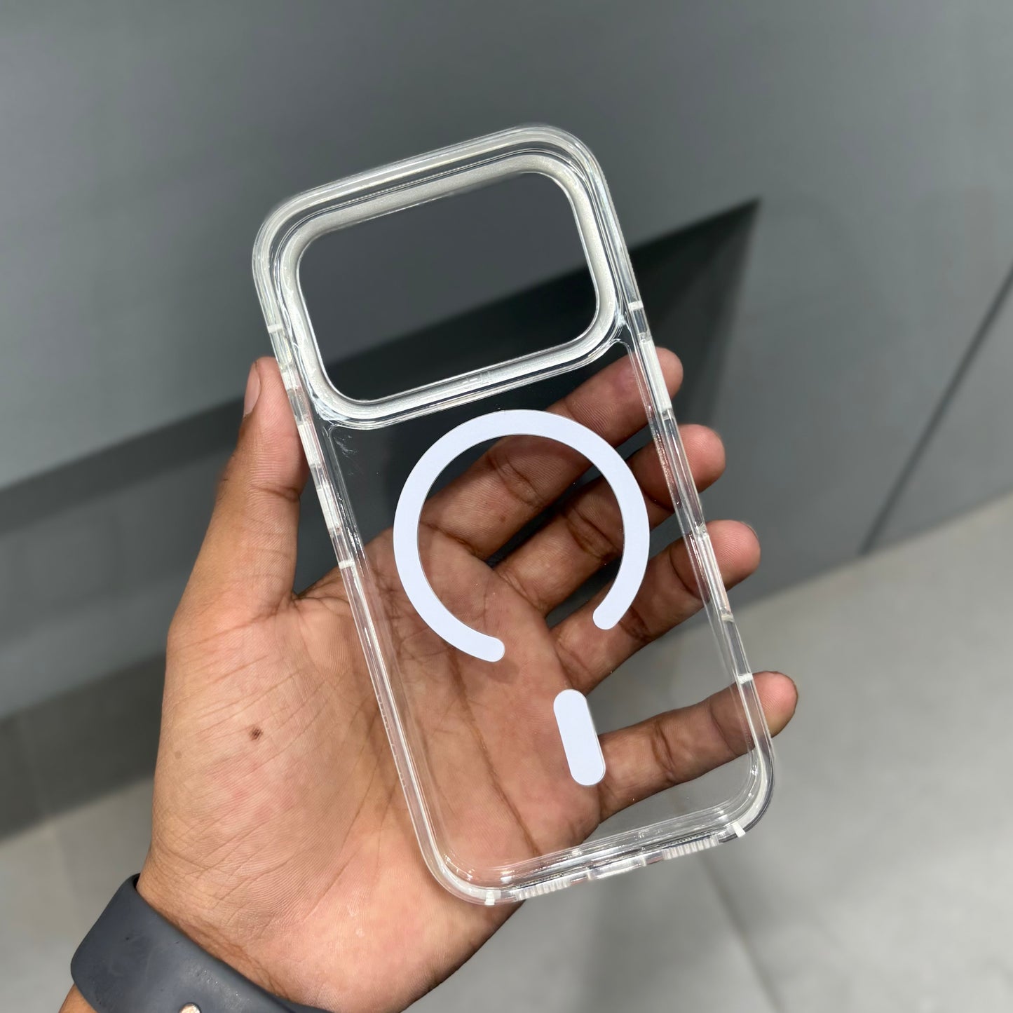 Dynamik Trans Case with Magsafe -White ( No. 2128 )