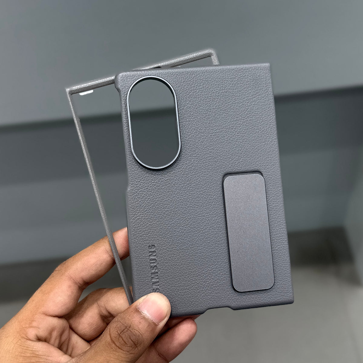 DREAMS KINDSUIT METAL STANDING CASE - GREY ( No. 4038 )