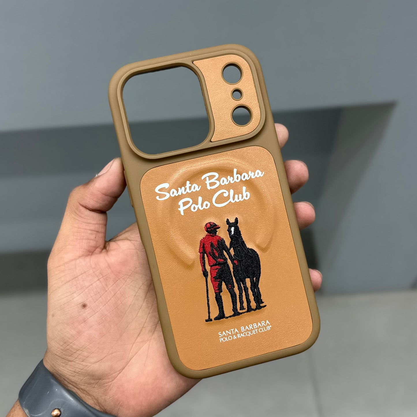 Santa Barbara Questa-Brown with Magsafe Case ( No. 1999 ) 17 Series