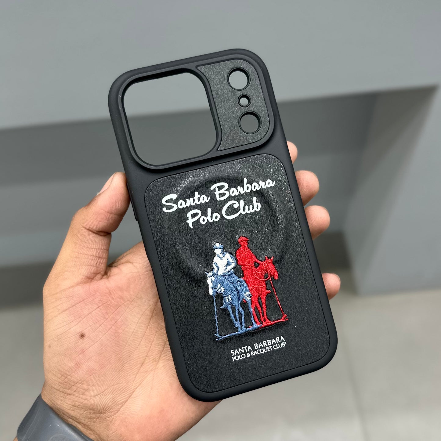 Santa Barbara Questa-Black with Magsafe Case ( No. 2001 ) 17 Series