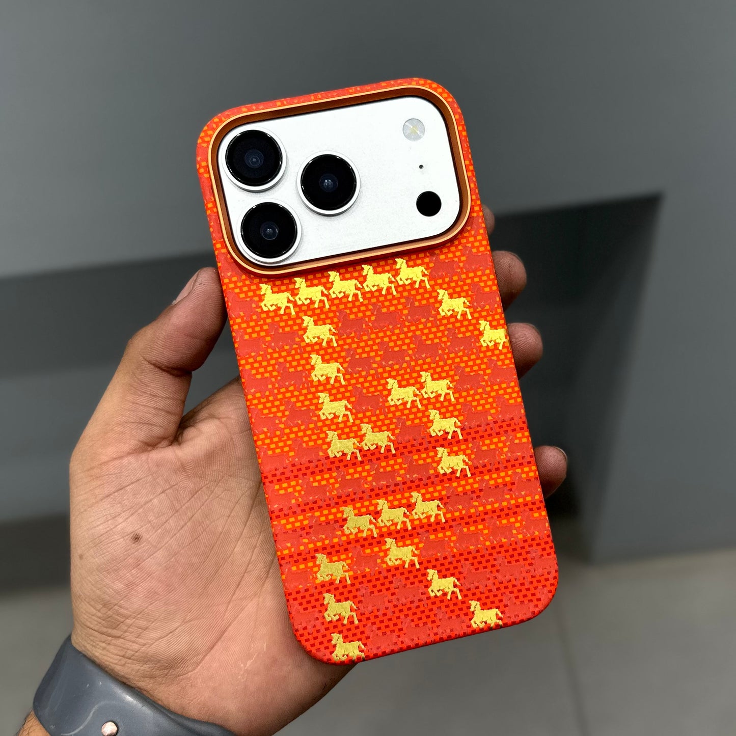 ARCTIC HORSE MAGSAFE CASE - ORANGE ( No. 3604 )