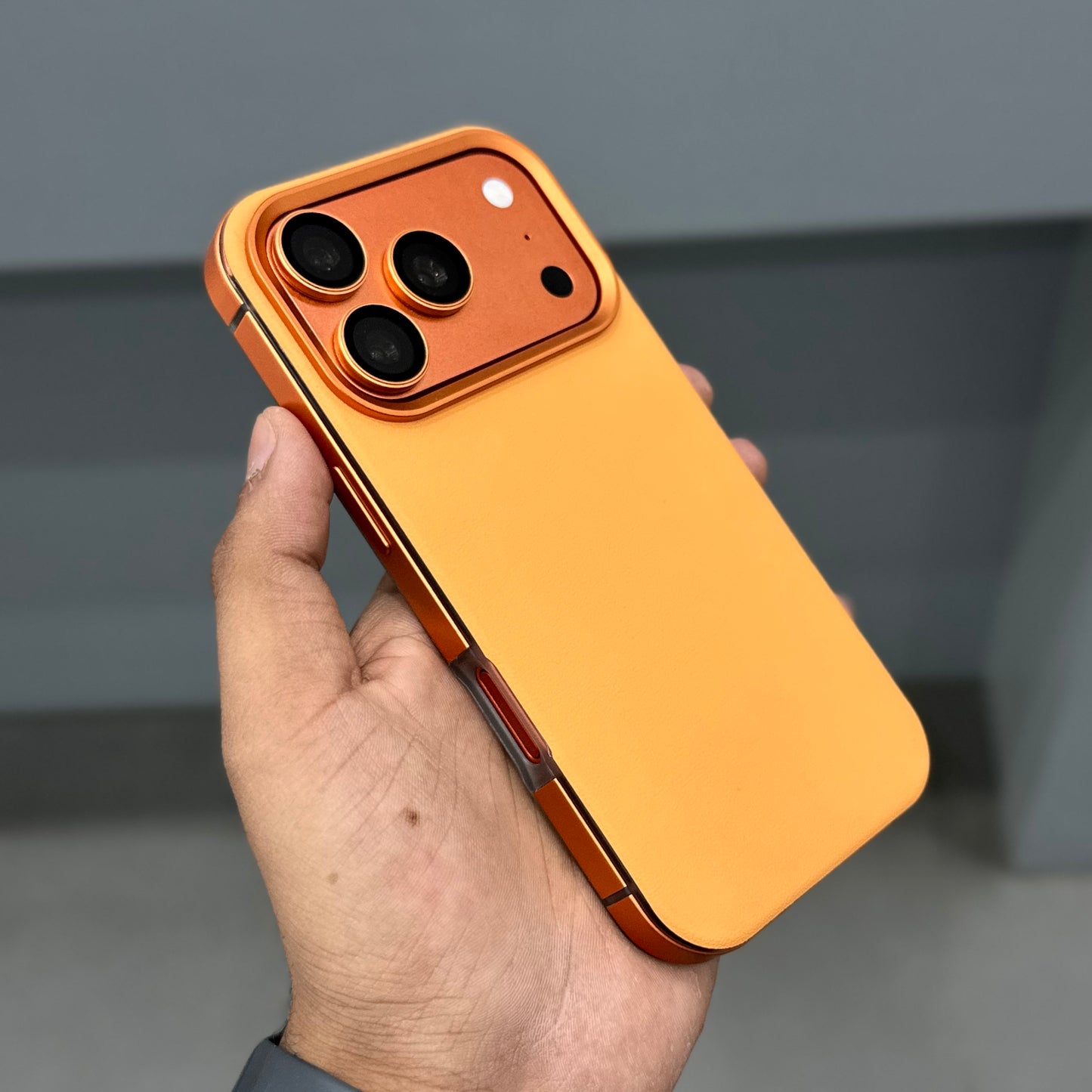 MOVENCHY SIDE METAL CASE MAGSAFE - ORANGE ( No. 2772 )