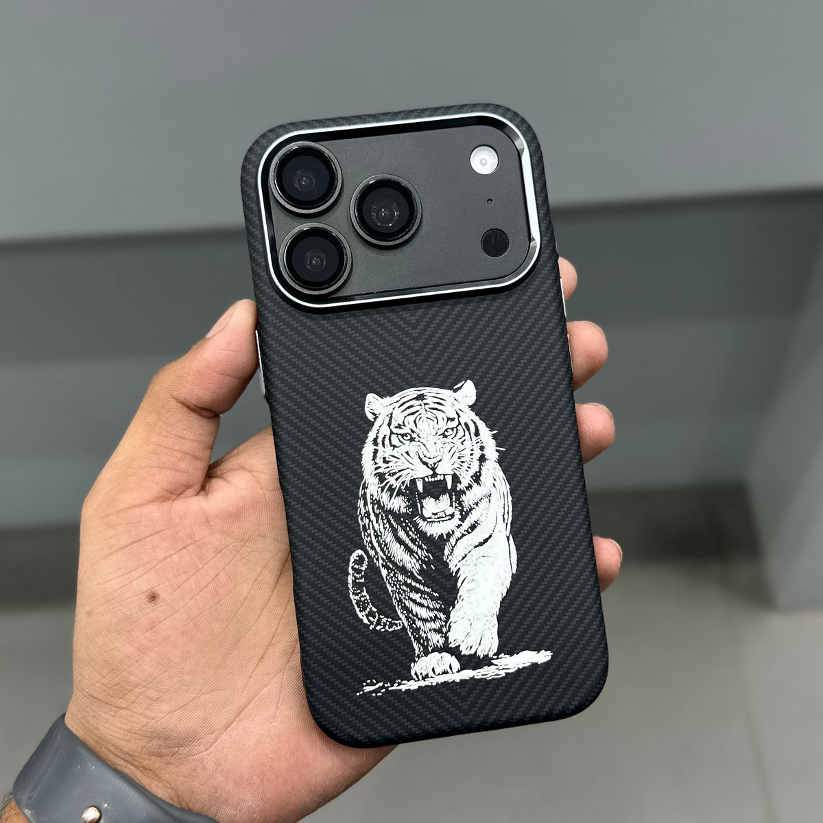 TIGER CARBON MAGSAFE CASE - BLACK ( No. 3731 )