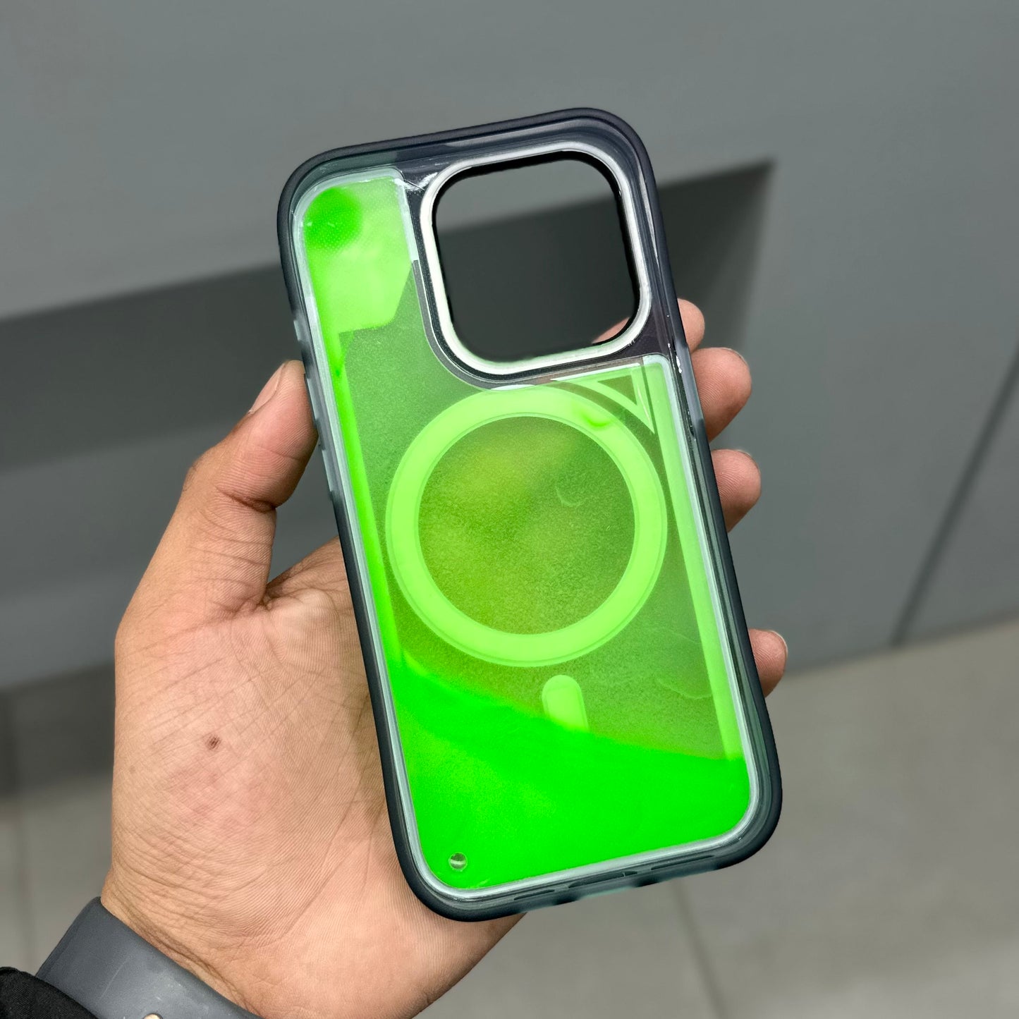 GRAFIX SAND FLOTING CASE WITH MAGSAFE - GREEN ( No. 2650 )