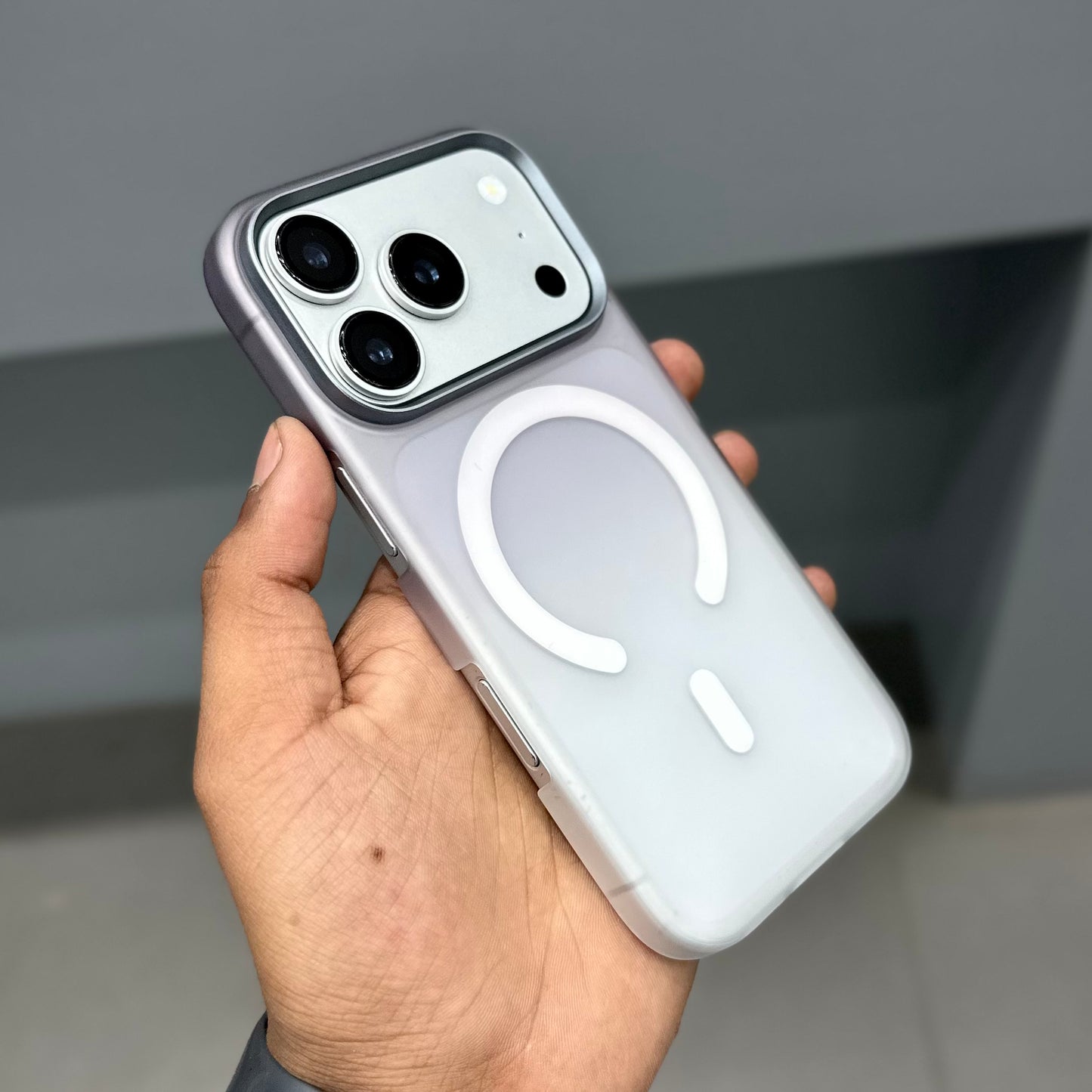 KWINI FROST CASE MAGSAFE - GREY ( No. 3291 )