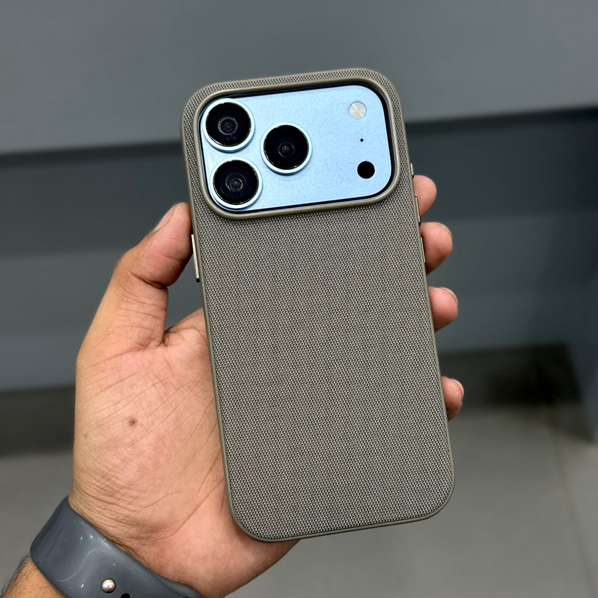 CMAQ WOVEN PRO MAGSAFE CASE - WARM GREY ( No. 4147 )