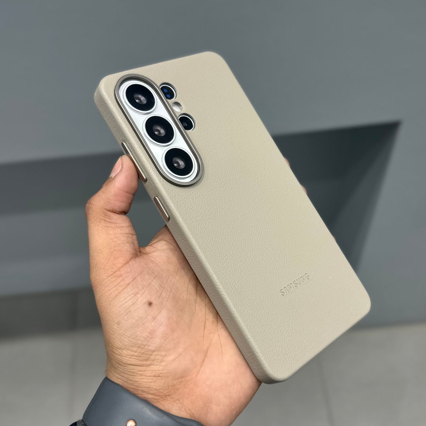 SAFFRON ELITE CASE WITH MAGSAFE - DARK GREY ( No. 2954 )