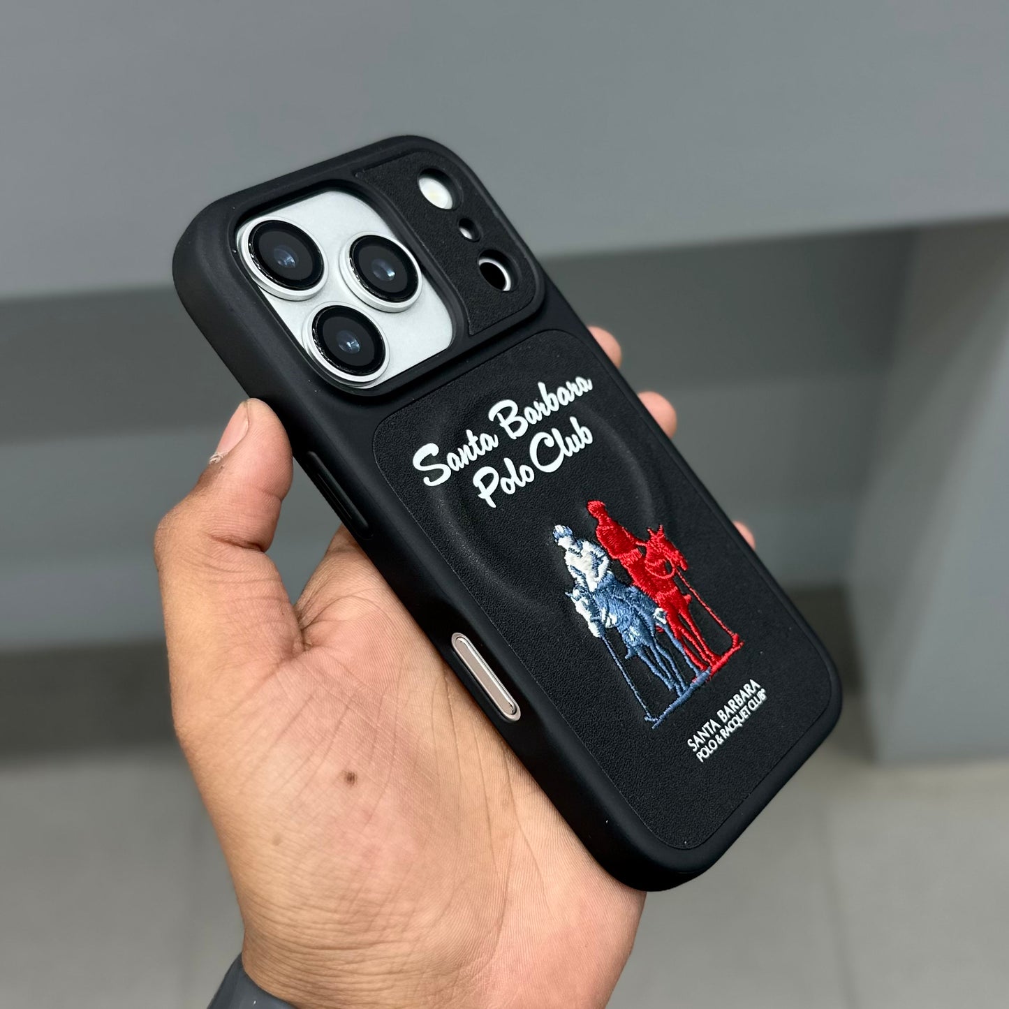 Santa Barbara Questa-Black with Magsafe Case ( No. 2001 ) 17 Series