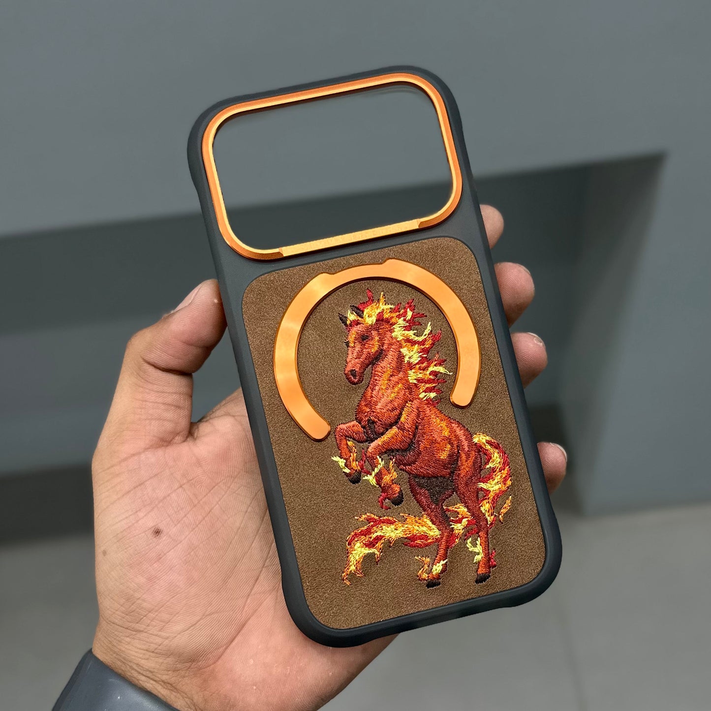 NIMMY HORSE MAGSAFE CASE - BLACK ORANGE ( No. 3538 )
