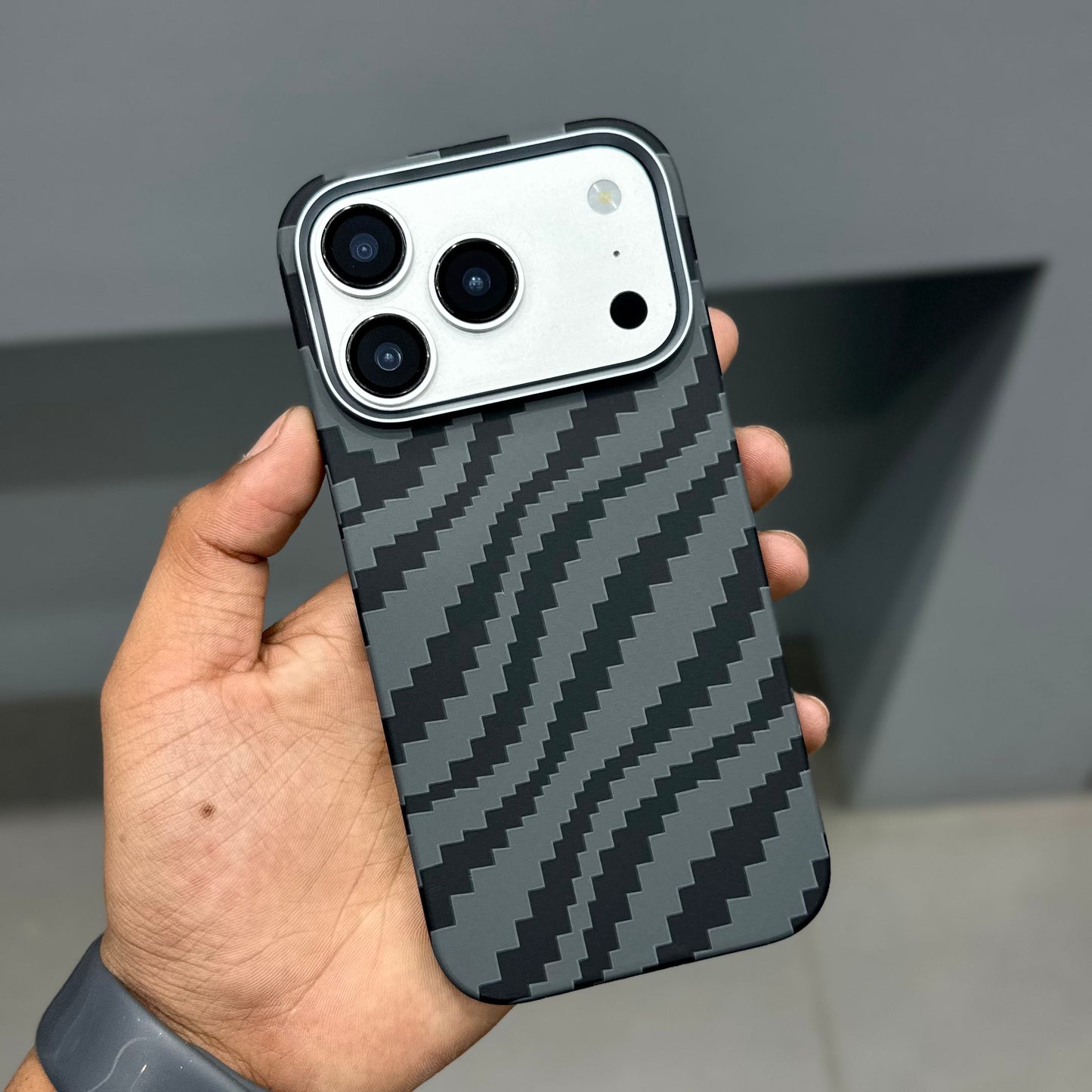 KWINI CARBON TEXTURE MAGSAFE CASE-BLACK ( No. 3260 )