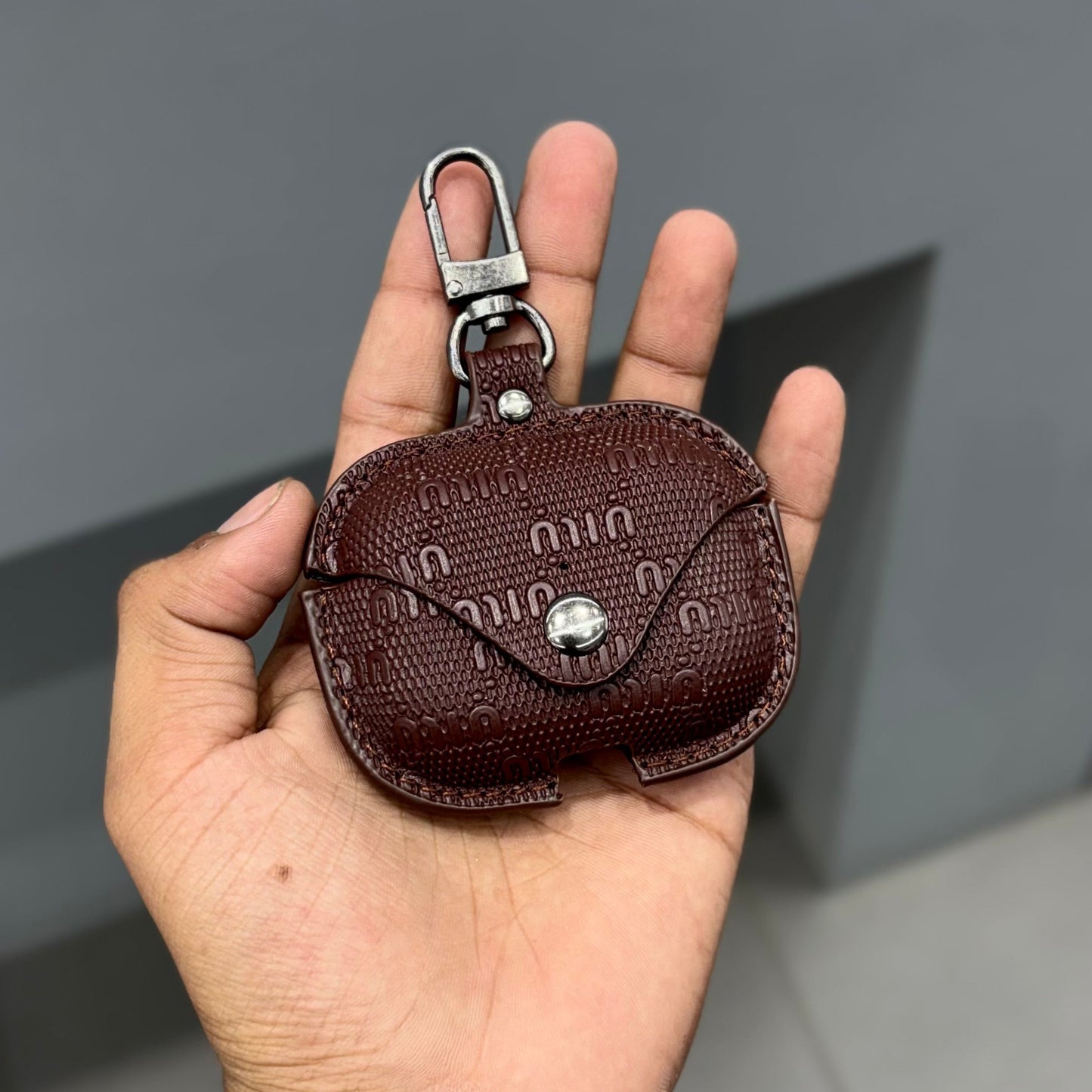 TOTIK AIRPODS CASE - BROWN ( No. 2454 )