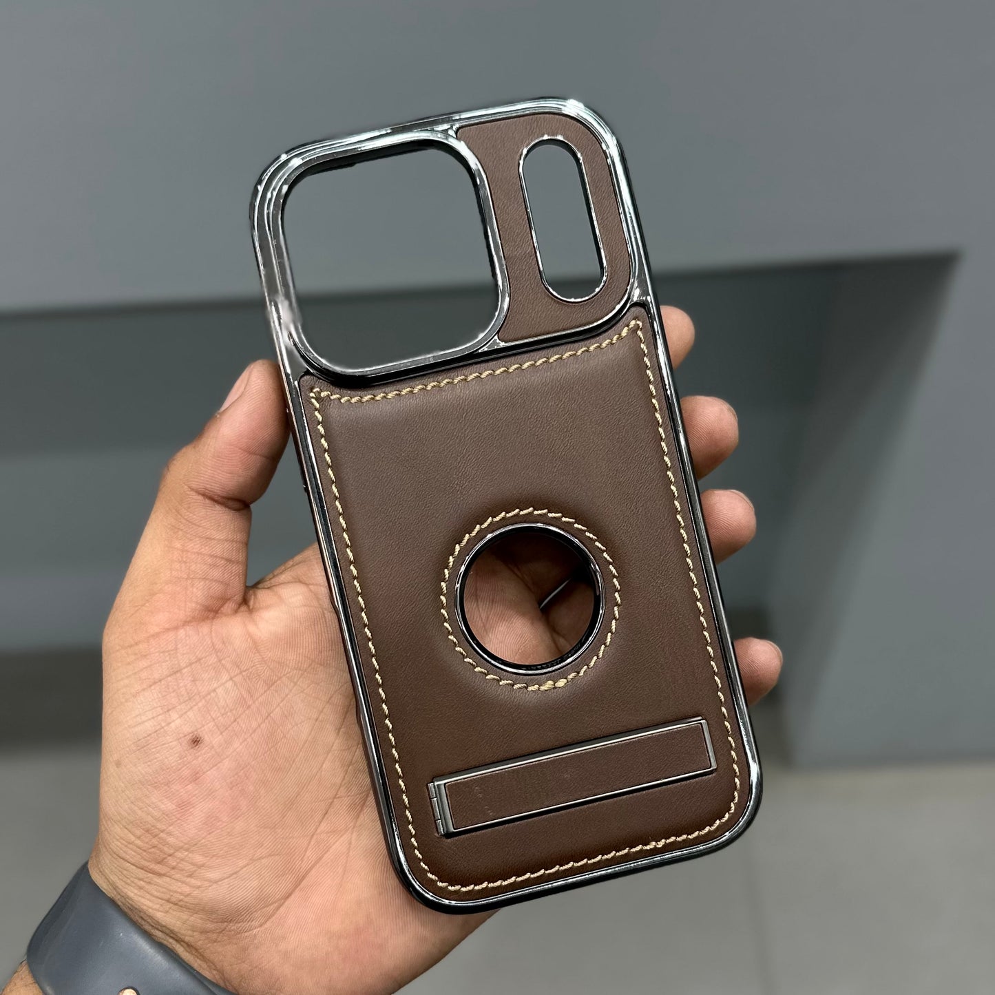 ICON LUXURIOUS WITH STAND - BROWN ( No. 3202 )