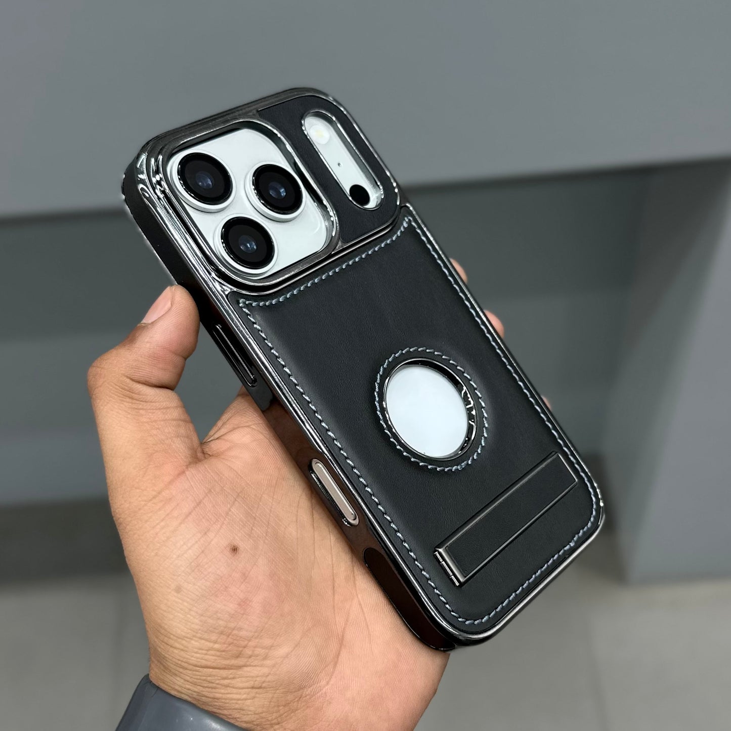 ICON LUXURIOUS WITH STAND - BLACK ( No. 3201 )