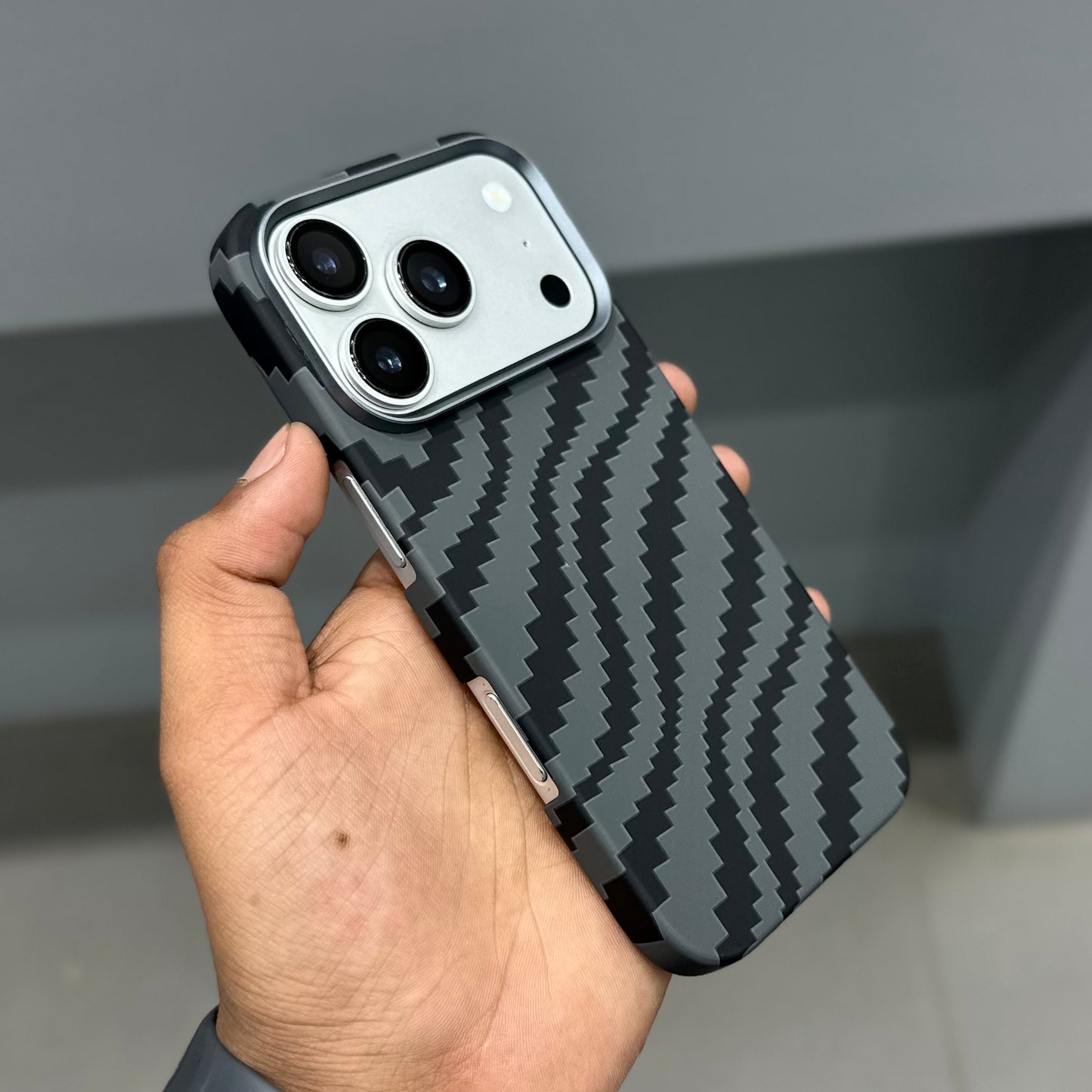 KWINI CARBON TEXTURE MAGSAFE CASE-BLACK ( No. 3260 )