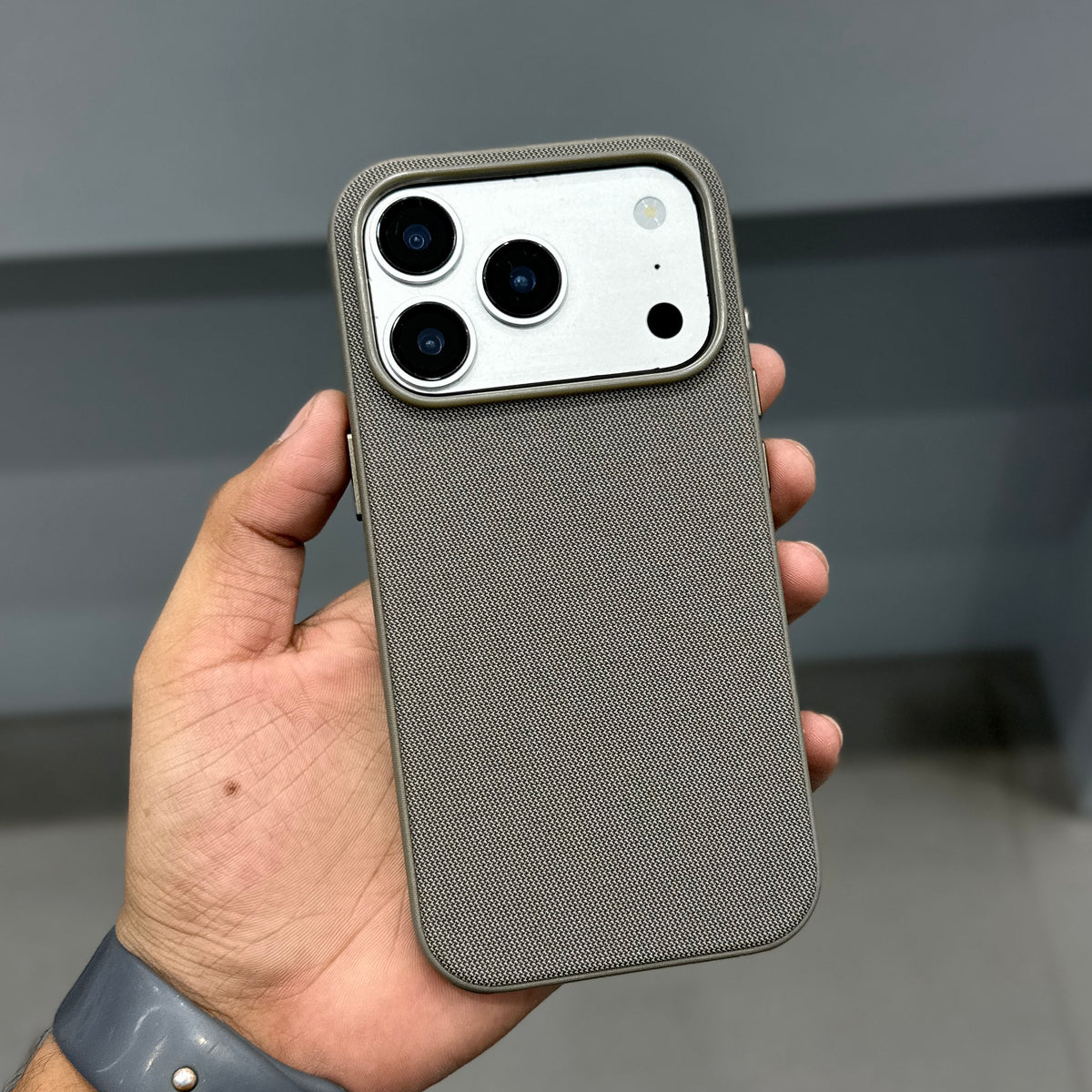 CMAQ WOVEN PRO MAGSAFE CASE - WARM GREY ( No. 4147 )